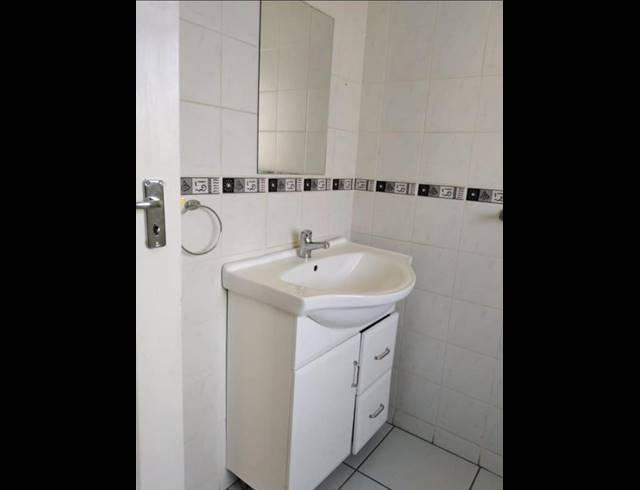 2 BEDROOM PROPERTY TO RENT IN KENSINGTON